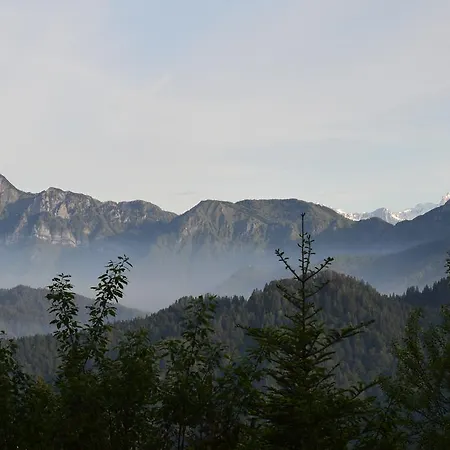 Apartmens And Sostar Hiša za goste