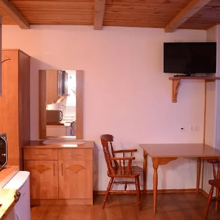 Apartmens And Sostar 招待所 3*