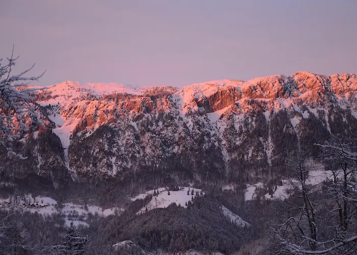 Apartmens And Sostar Hiša za goste
